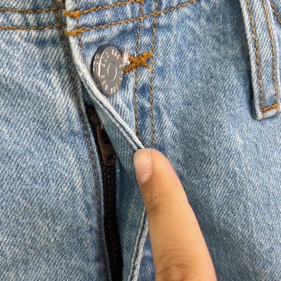 Urban Outfitters BDG Cut Off Jeans Shorts . Size 27 - Picture 4 of 8